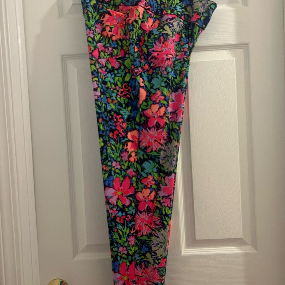 SOLD! NWOT Lilly Pulitzer Luxletic Corso Pants UPF+ in Lil Festive Fantasy